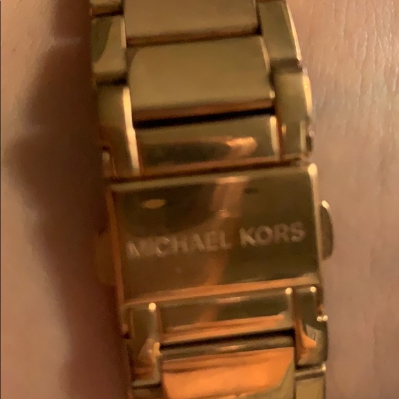 Michael Kors Rose gold watch with diamonds. - Picture 4 of 5